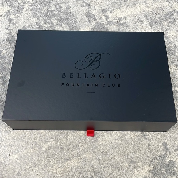 New Bellagio Fountain Club Formula One Gift Box Knit Scarf Beanie Set - Picture 9 of 9